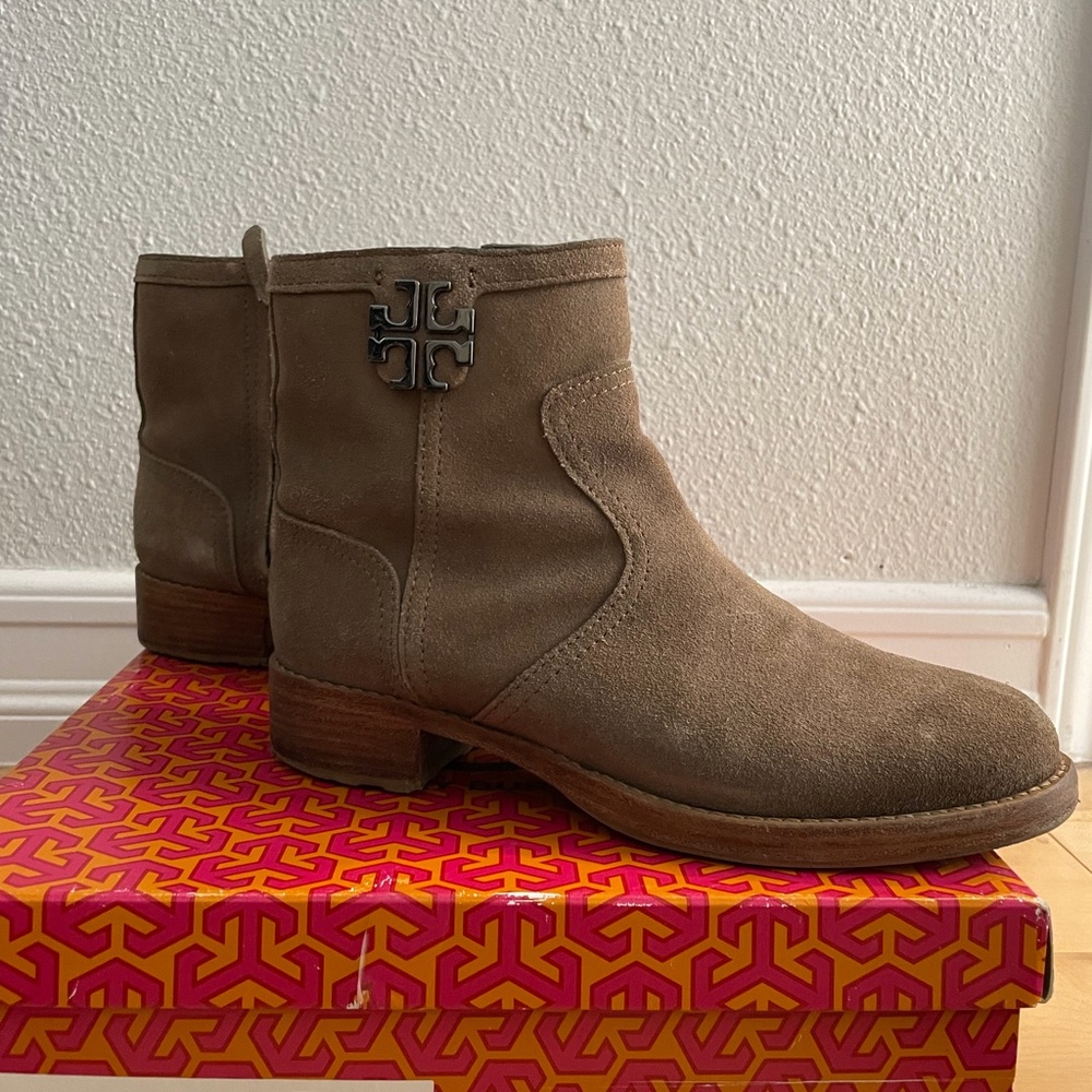 Tory Burch Eloise flat bootie, size 8
